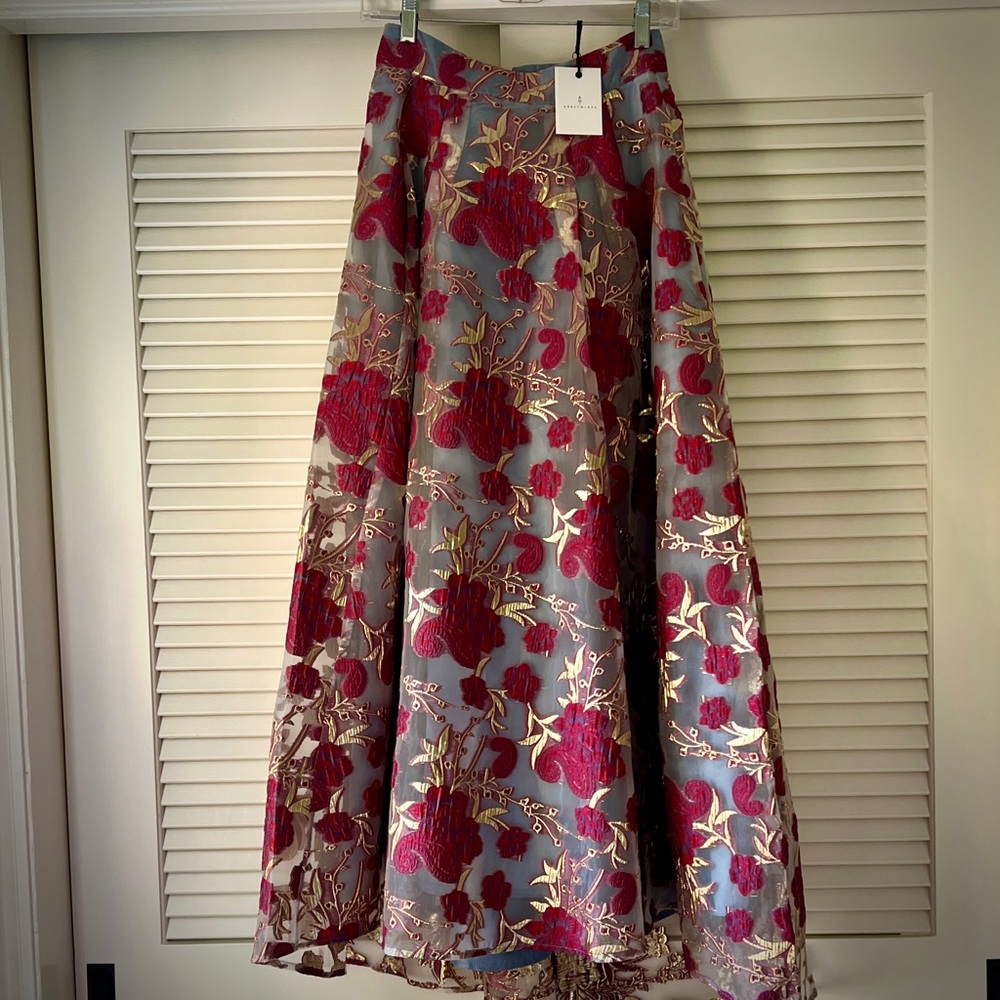 NWT. Abbey Glass Olivia Long Skirt. Moonlight Petal Organza.  Size XS